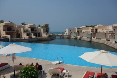 Pool des The Cove Rotana (Alexander Mirschel)  Copyright 
License Information available under 'Proof of Image Sources'